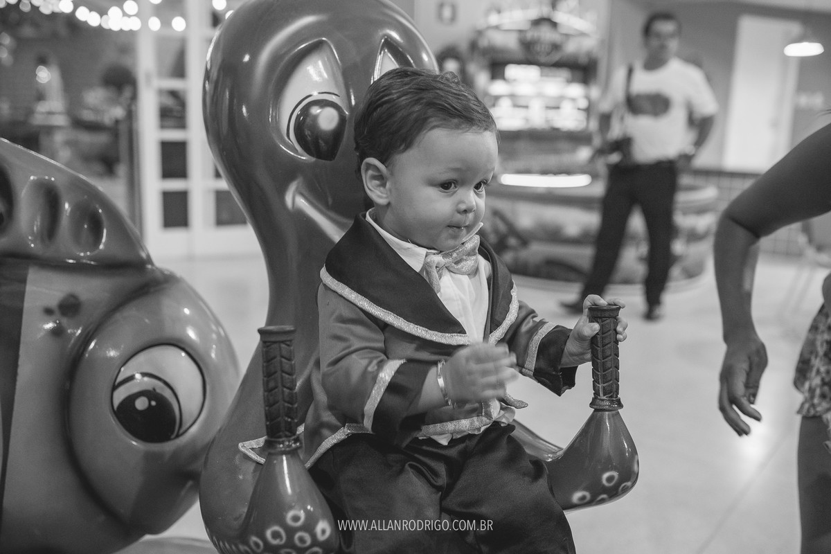 Felipe brincando no parque
