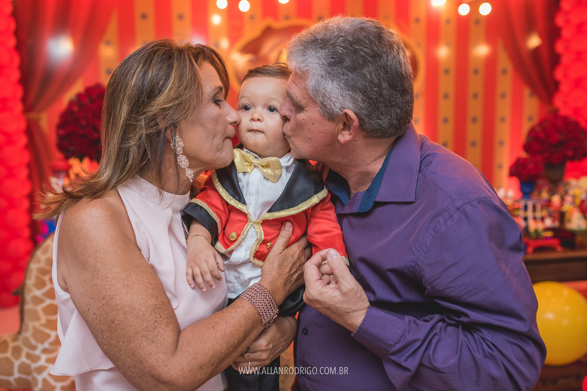 felipe com os avòs
