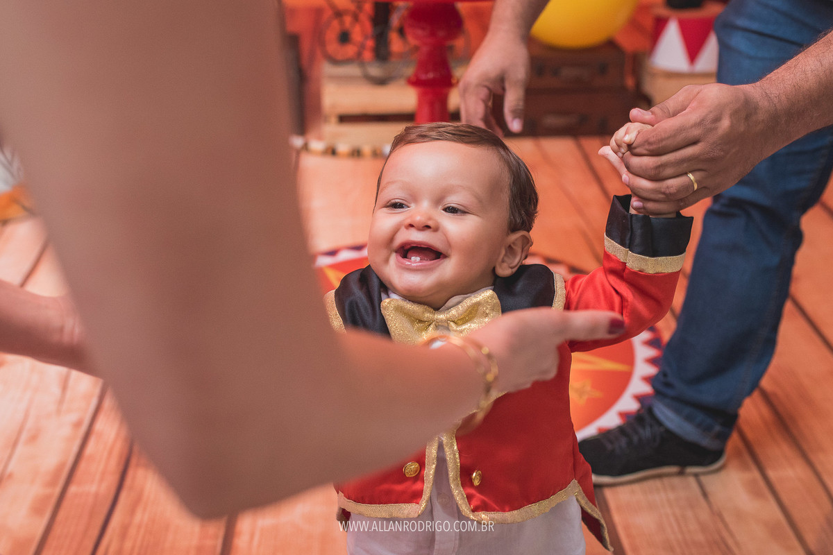 Felipe feliz com a madrinha