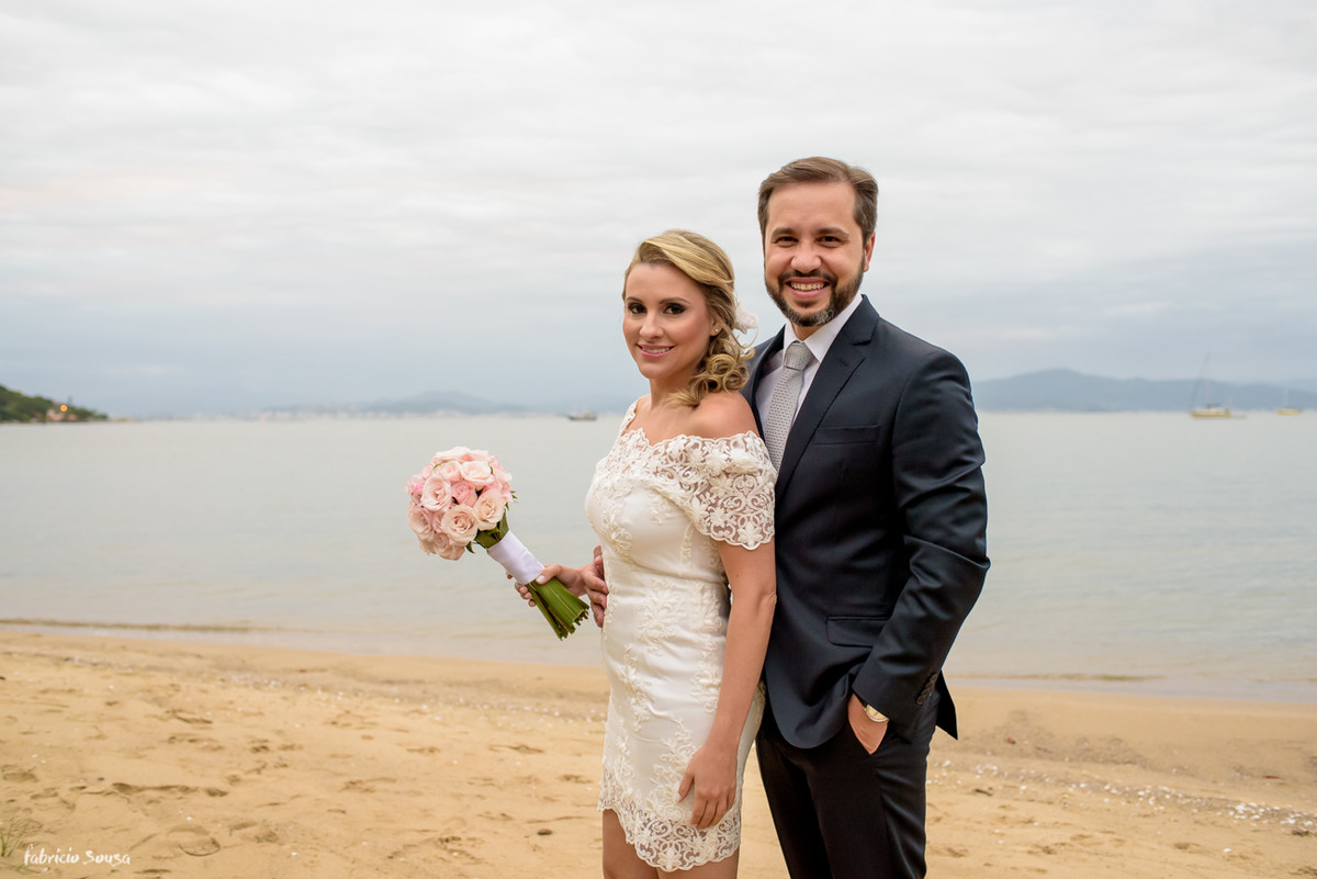 retrato de casados ensaio de casamento noivos na praia santo antonio de lisboa Floripa