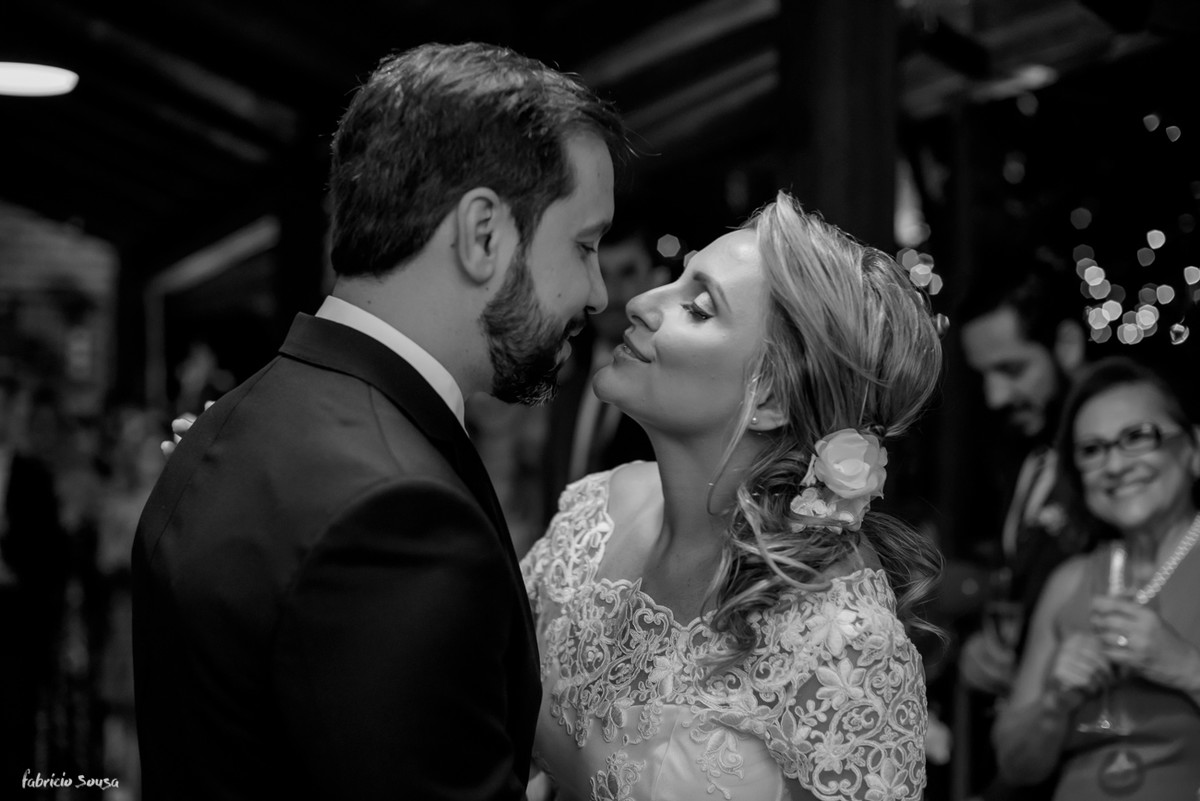 o primeiro beijo de casados - mini-wedding na praia de Santo Anotnio de Lisboa - Floripa