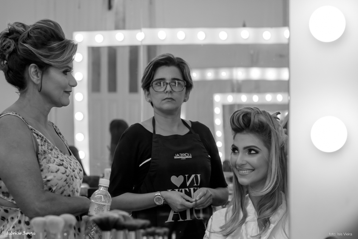 noiva Fernanda e sua mãe trocam olhares momentos antes do casamento - making of