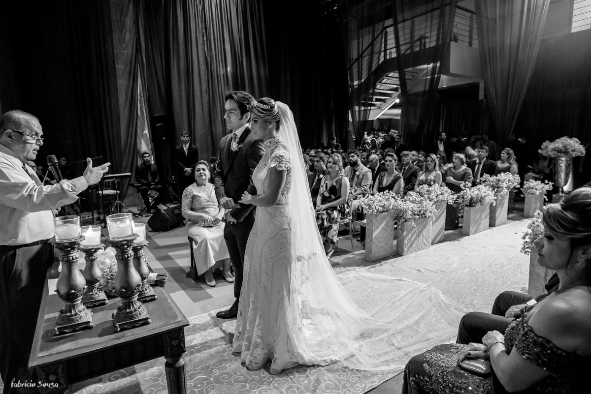 panorama geral da cerimonia de casamento religiosa no estação das docas