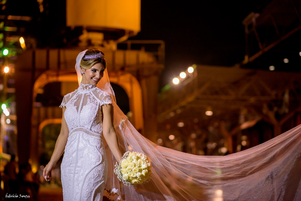 retrato da noiva durante o casamento na parte externa do Estação das Docas baía de Guajará