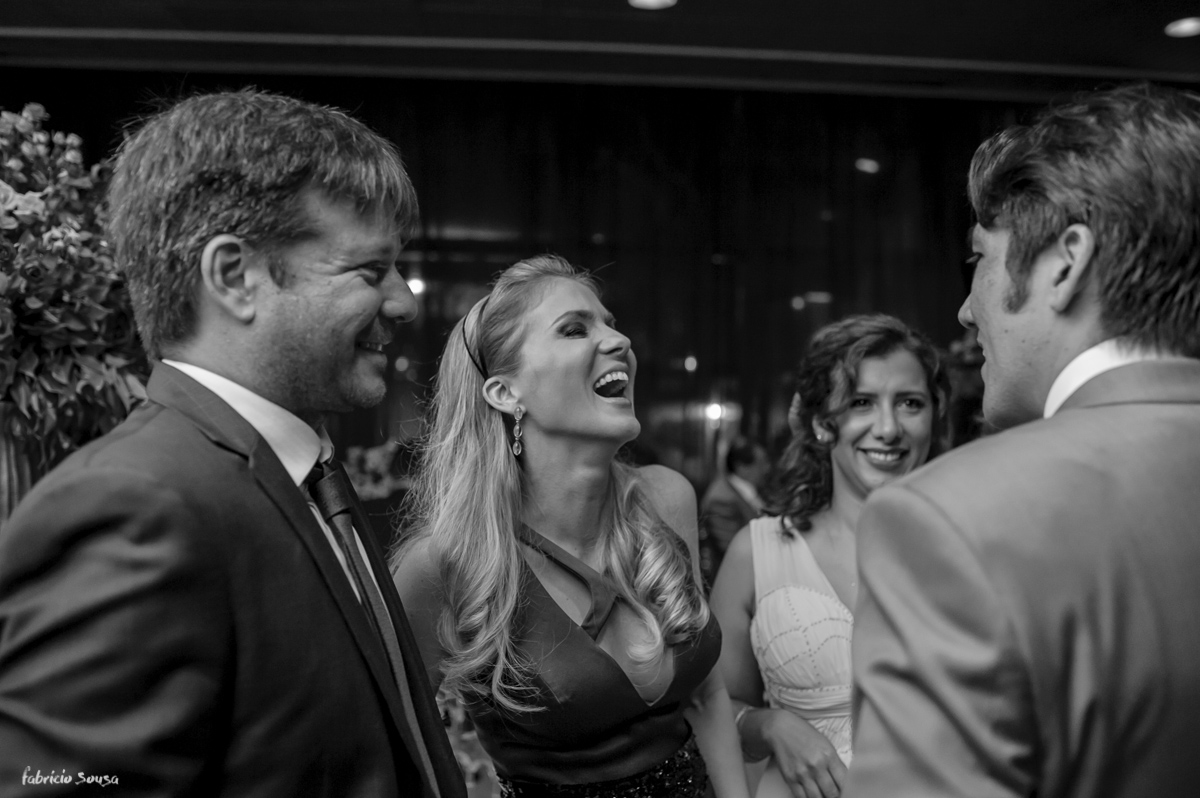 Alexandre Amaral Nadia Sousa cumprimentam noivos durante festa na Estação das Docas - Decora Belem