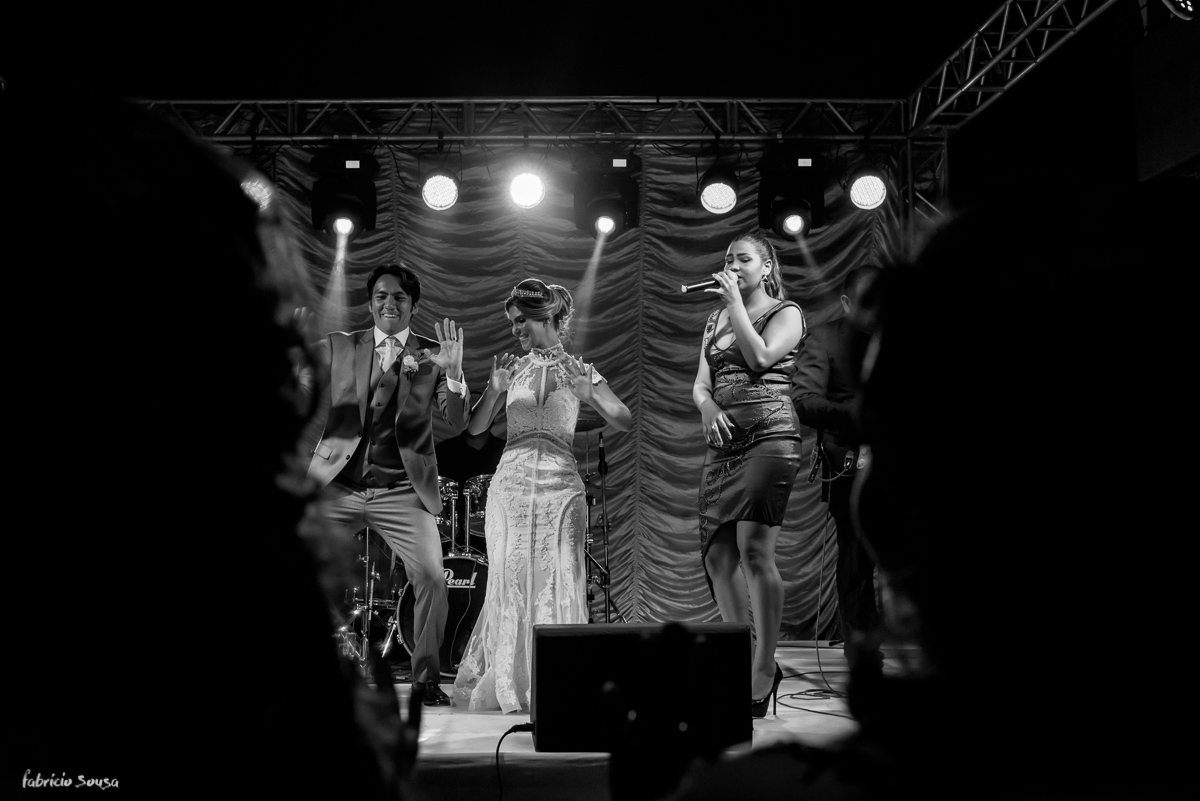 noivos agitam no palco do Estação das Docas com Banda NoBreak Ramon - é o tchan