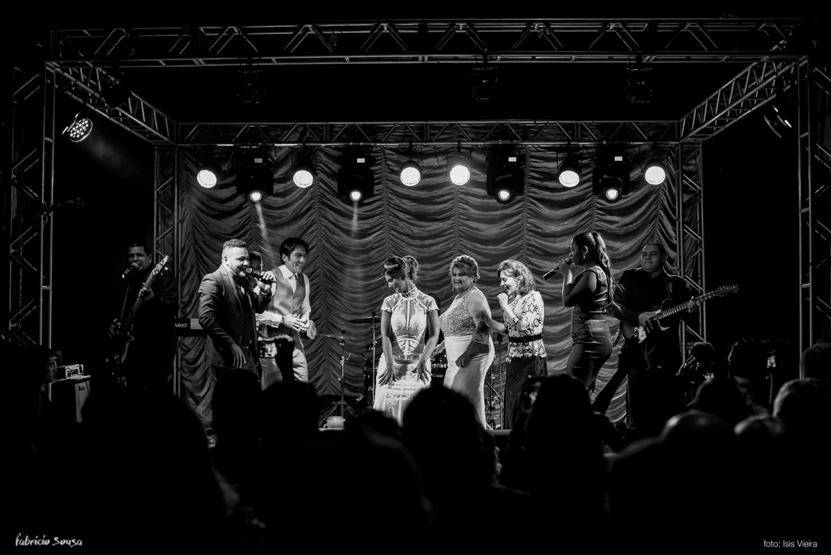 noivos agitam no palco do Estação das Docas com Banda NoBreak Ramon