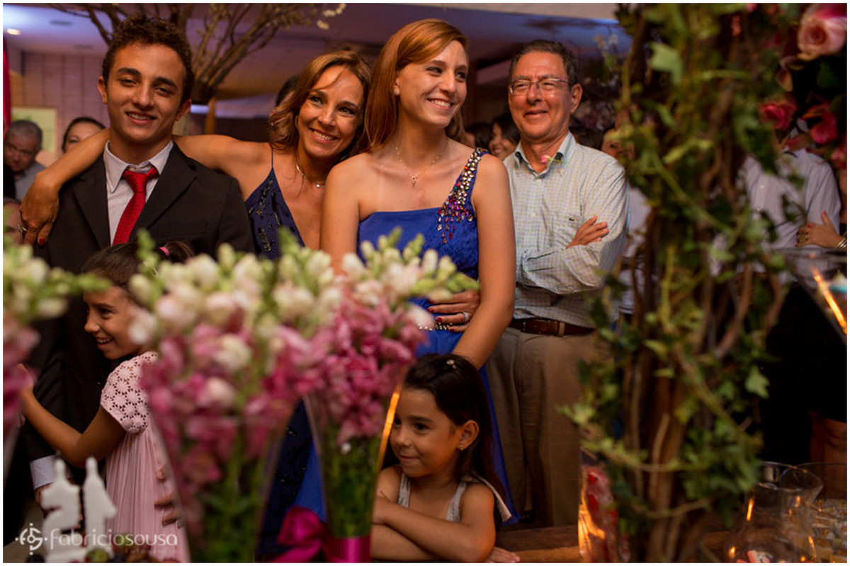 mãe com o casal de filhos