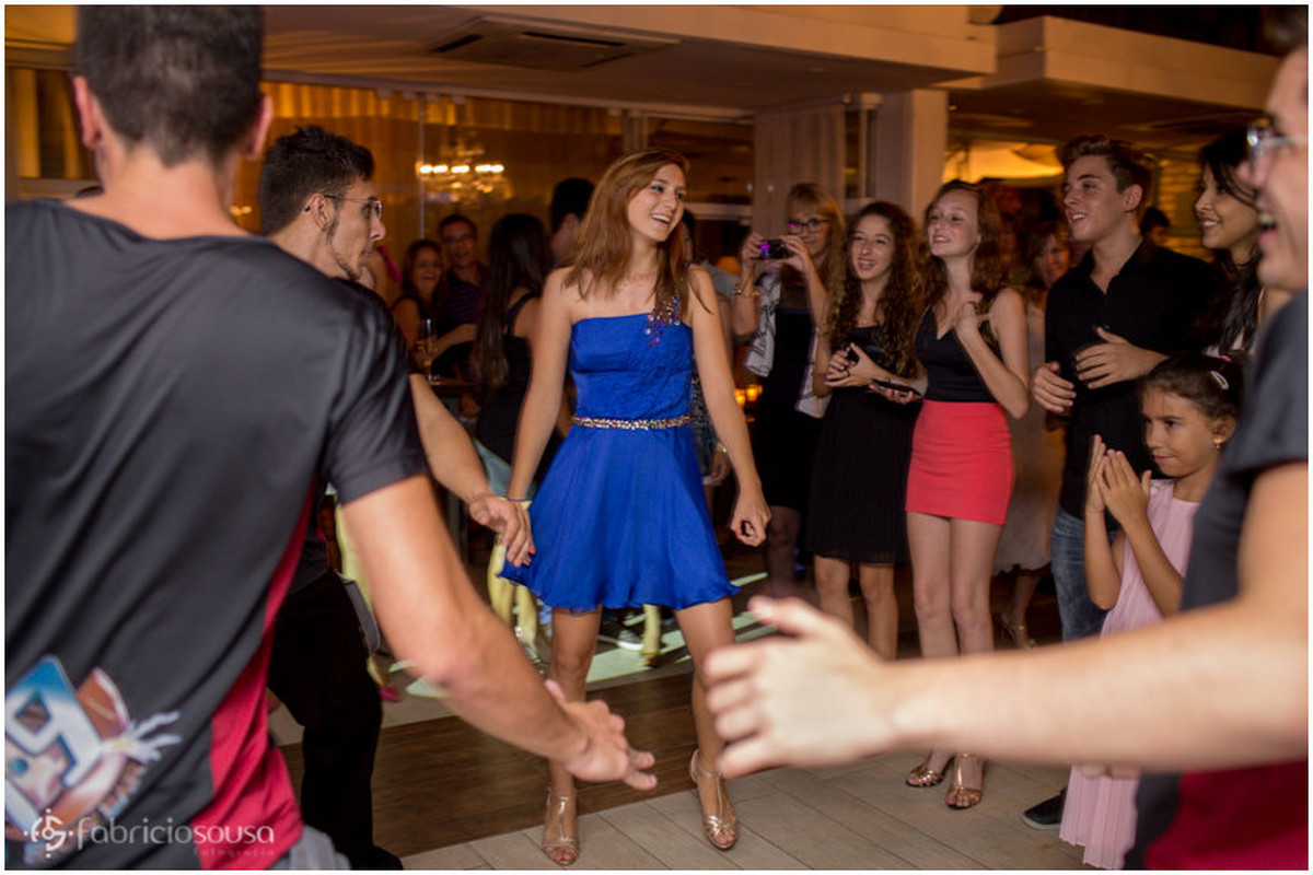 aniversariante dançando e curtindo sua festa