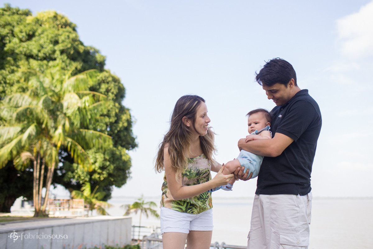 Papai e mamãe com Heitor no colo