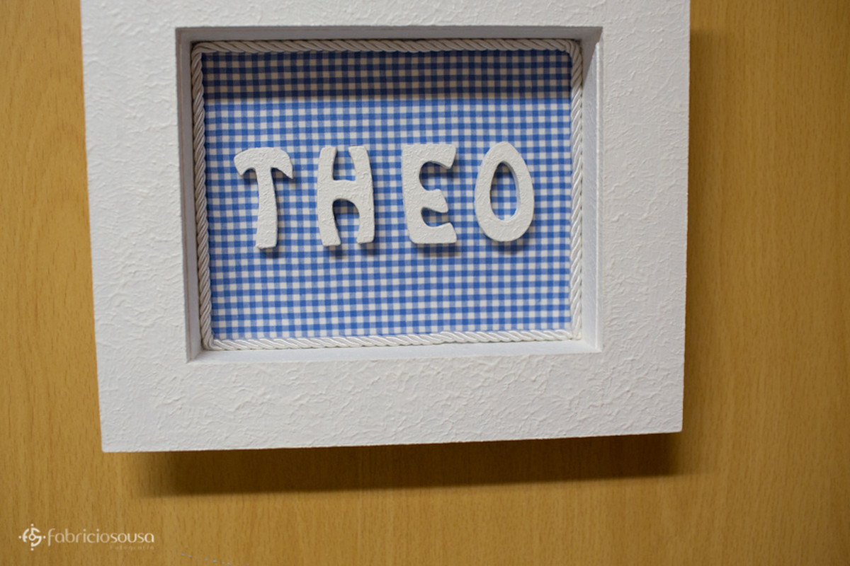 Quadro de parede ou mesa com a inscrição Theo