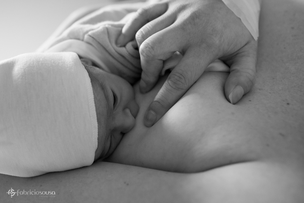 a primeira mamada do bebê
