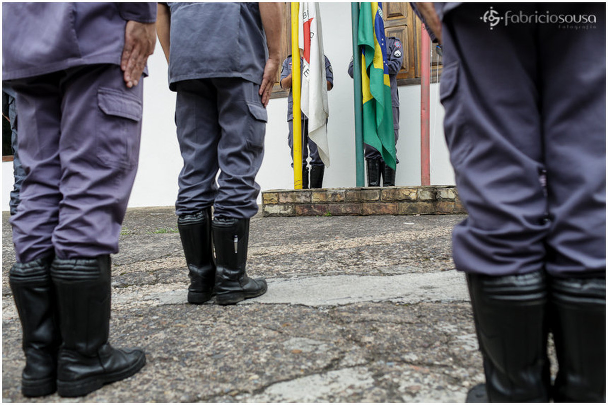 hora do hino no corpo de bombeiros em Ouro Preto