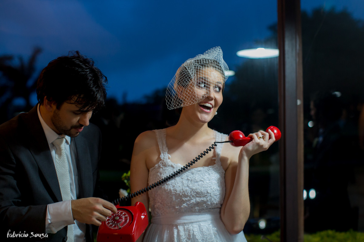 a noiva no telefone vermelho - estilo vintage
