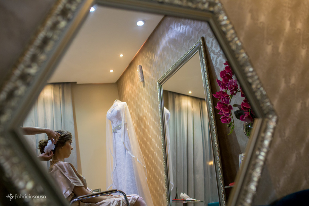 Fine Cabelo e Estética sempre contribuindo para belas fotografias do vestido de noiva pendurado