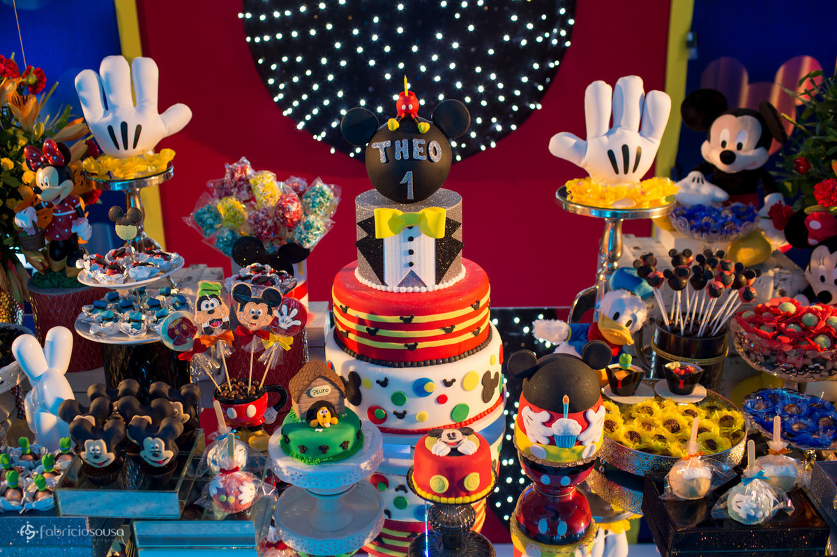 Mesa de doces com tema mickey