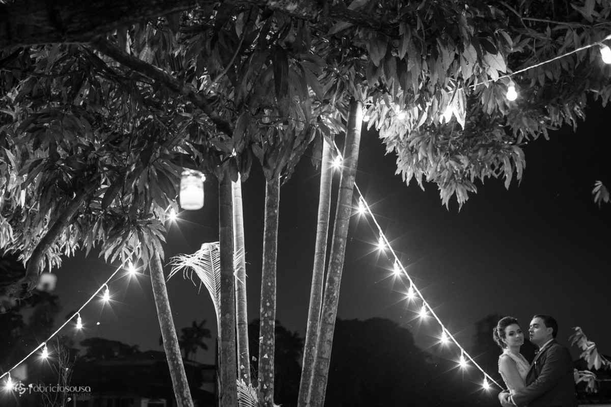 muitas luzes na decoração do casamento
