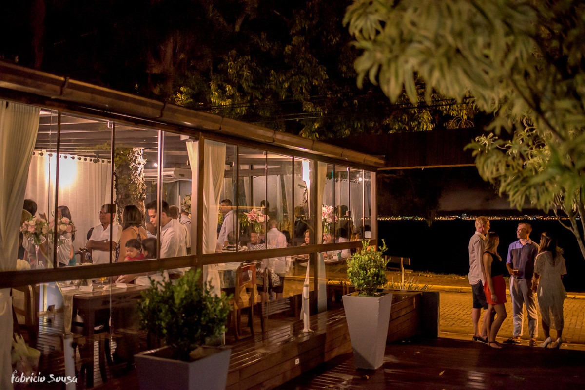 o ambiente externo do restaurante toca da garoupa em Santo Antonio de Lisboa