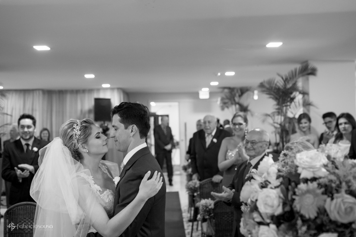 beijo de recem-casados