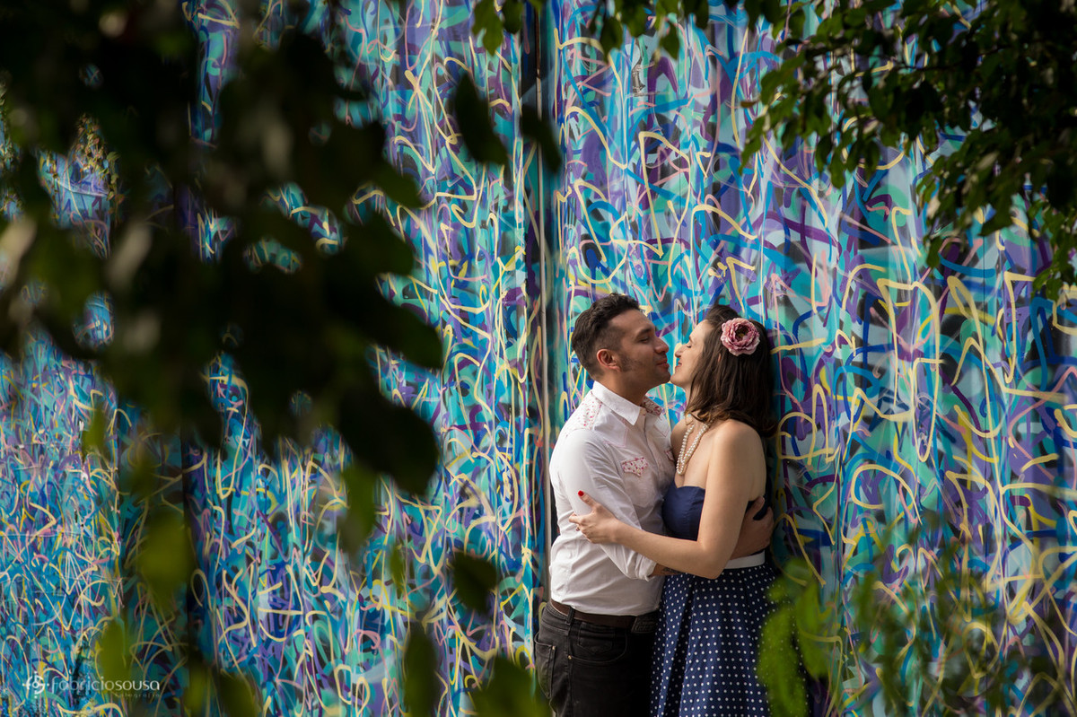ensaio pre-casamento Daniela e Rodrigo Caldas com belos grafites no beco do batman