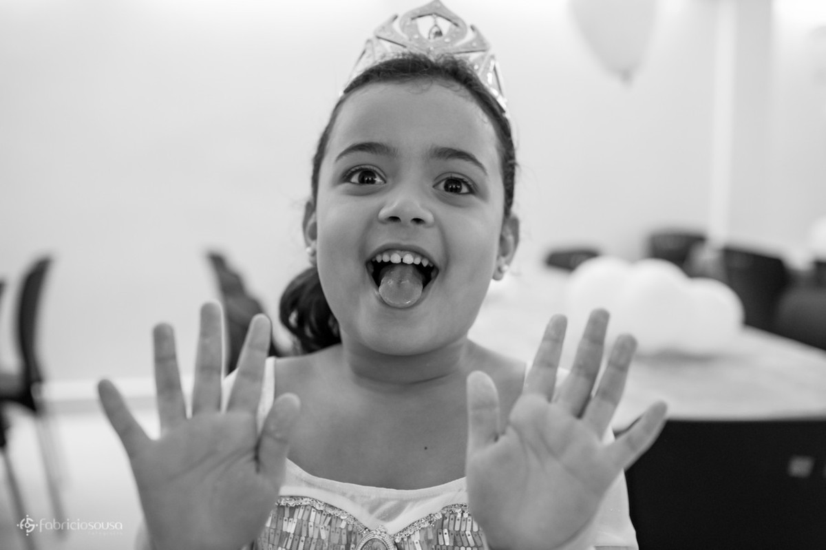 aniversariante mostrando a lingua pb