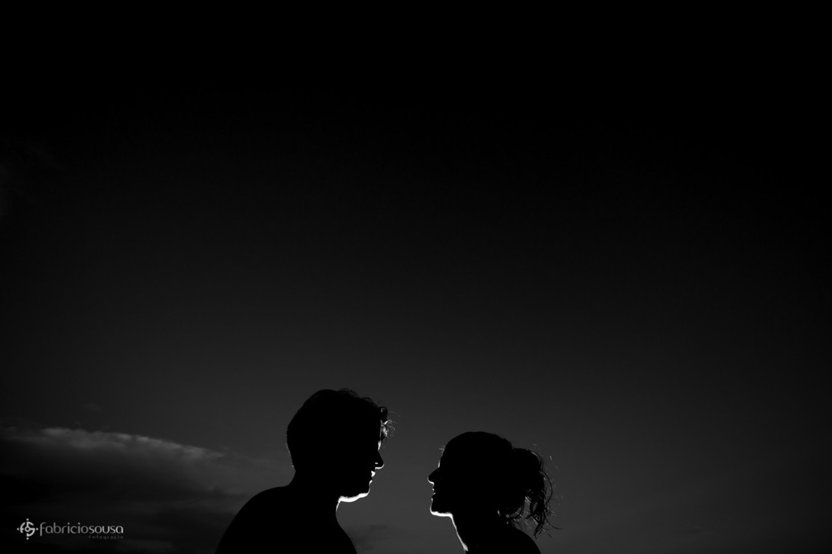 silhueta do casal no final do ensaio pre-wedding