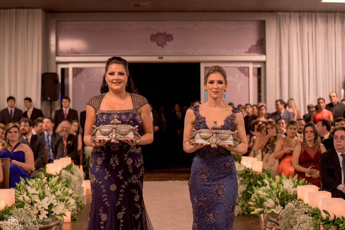 damas de honra no cortejo de entrada