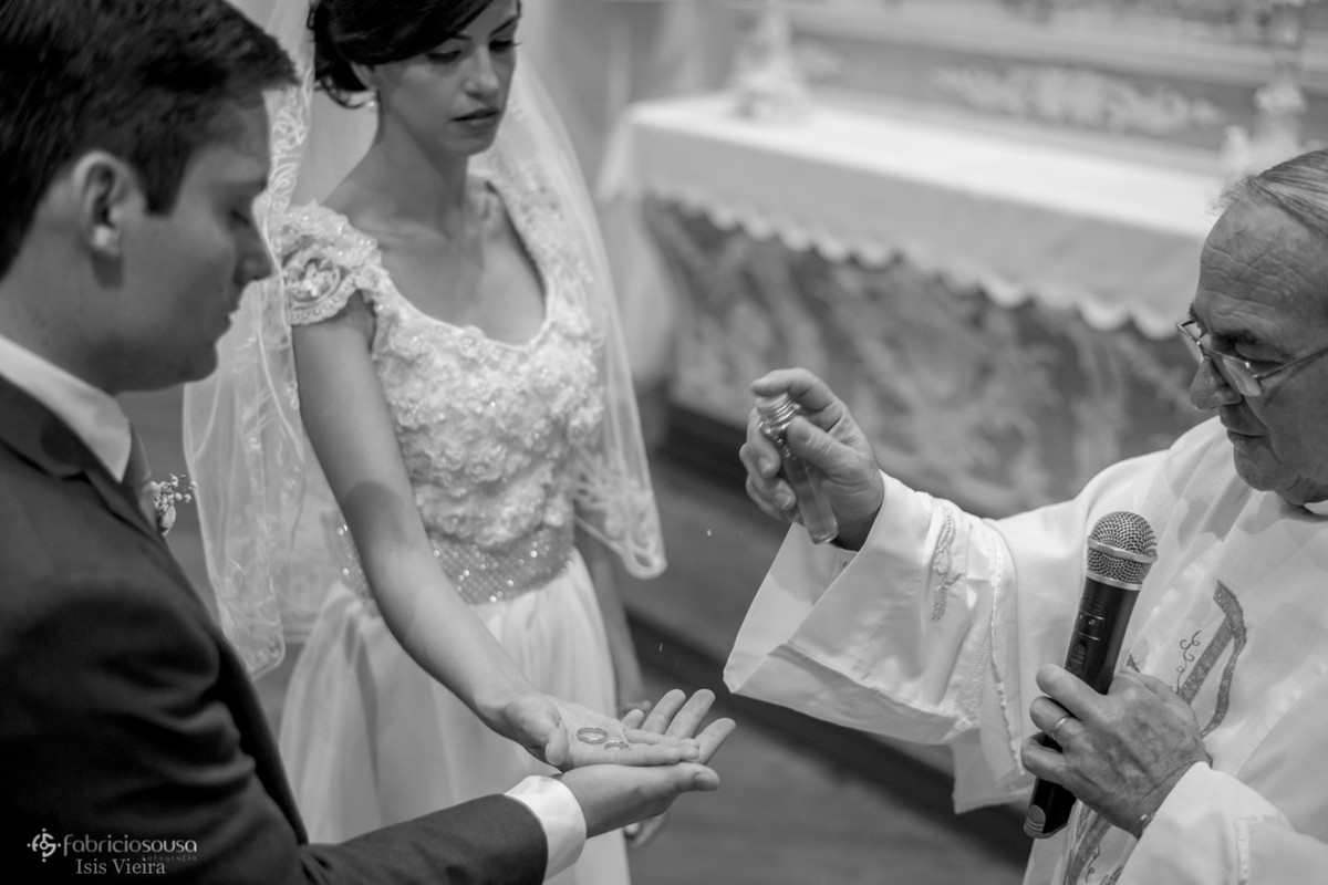 a benção das alianças na cerimonia religiosa