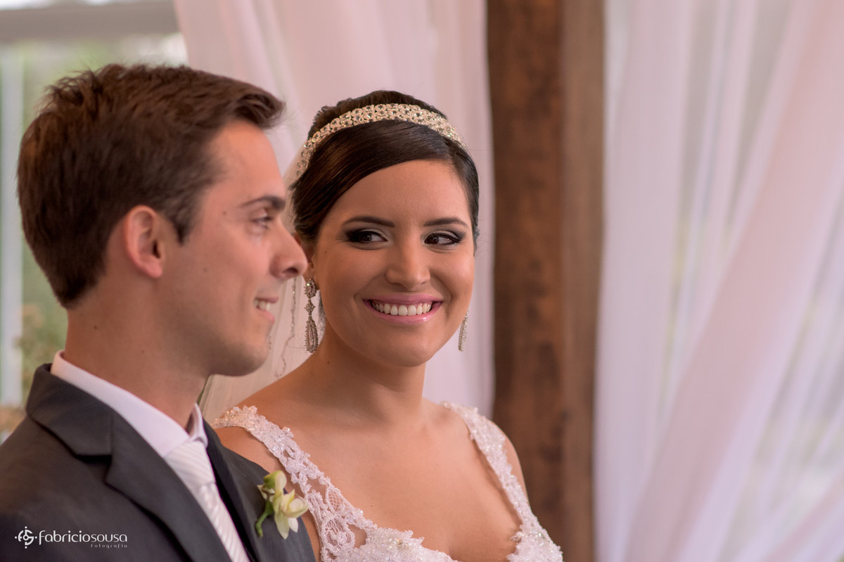 noiva sorri para o noivo no LIC
