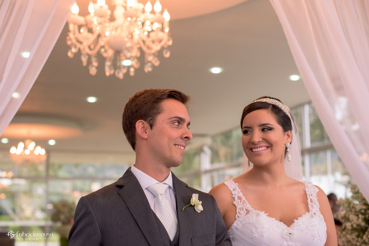 troca de olhares do casal
