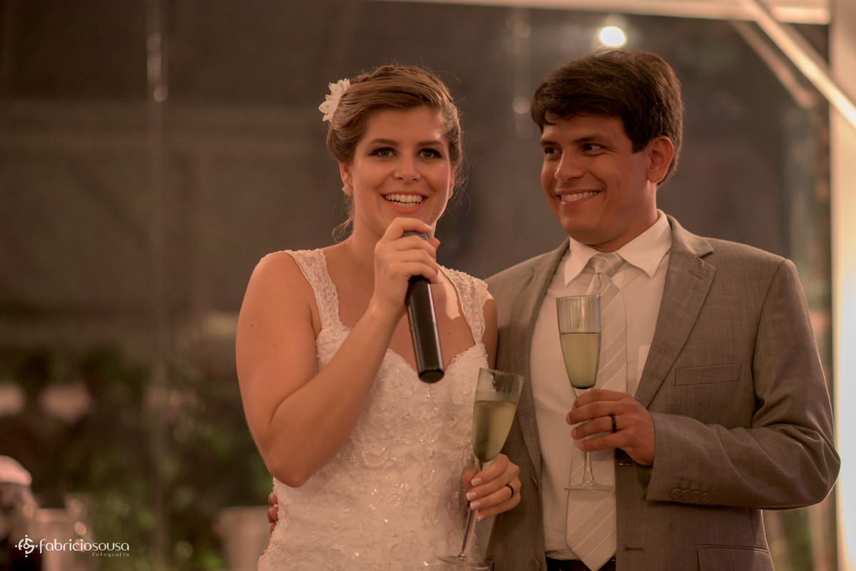 noiva agradece e discursa para os convidados