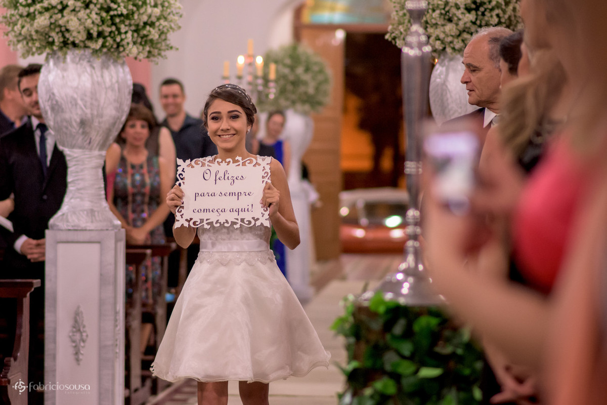 daminha entra com a placa