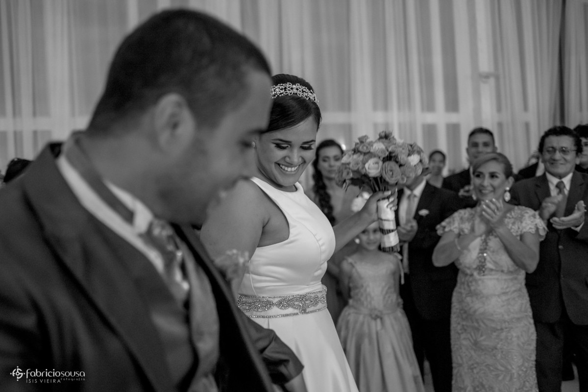 a entrada do casal na festa