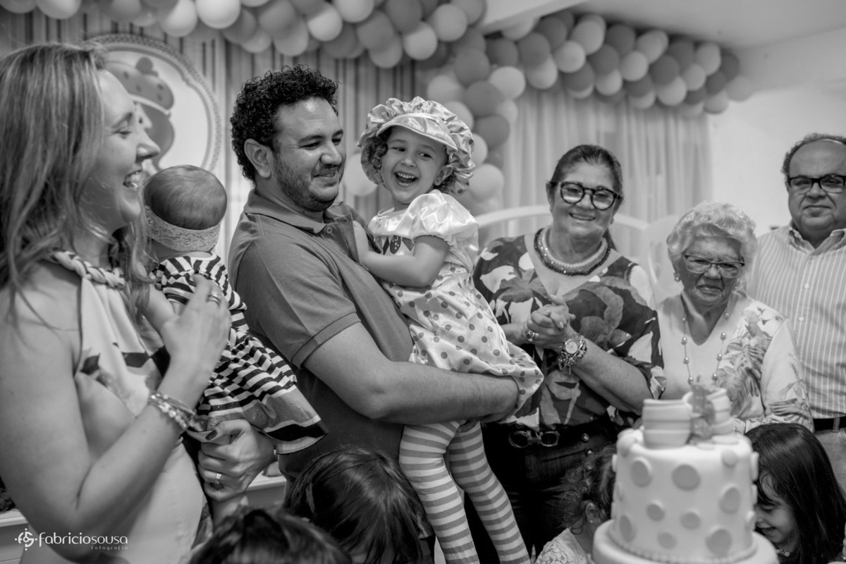 aniversariante feliz na hora do parabéns