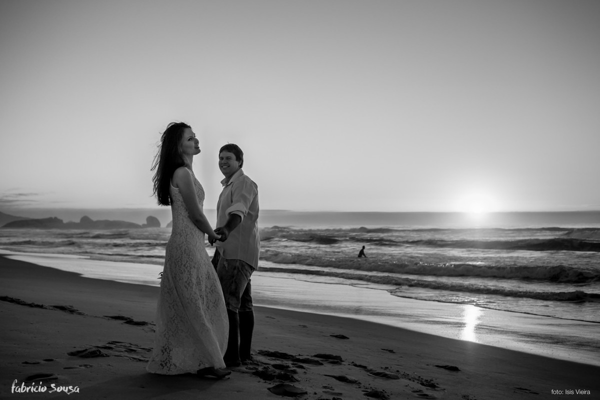 casal amanhecer na praia