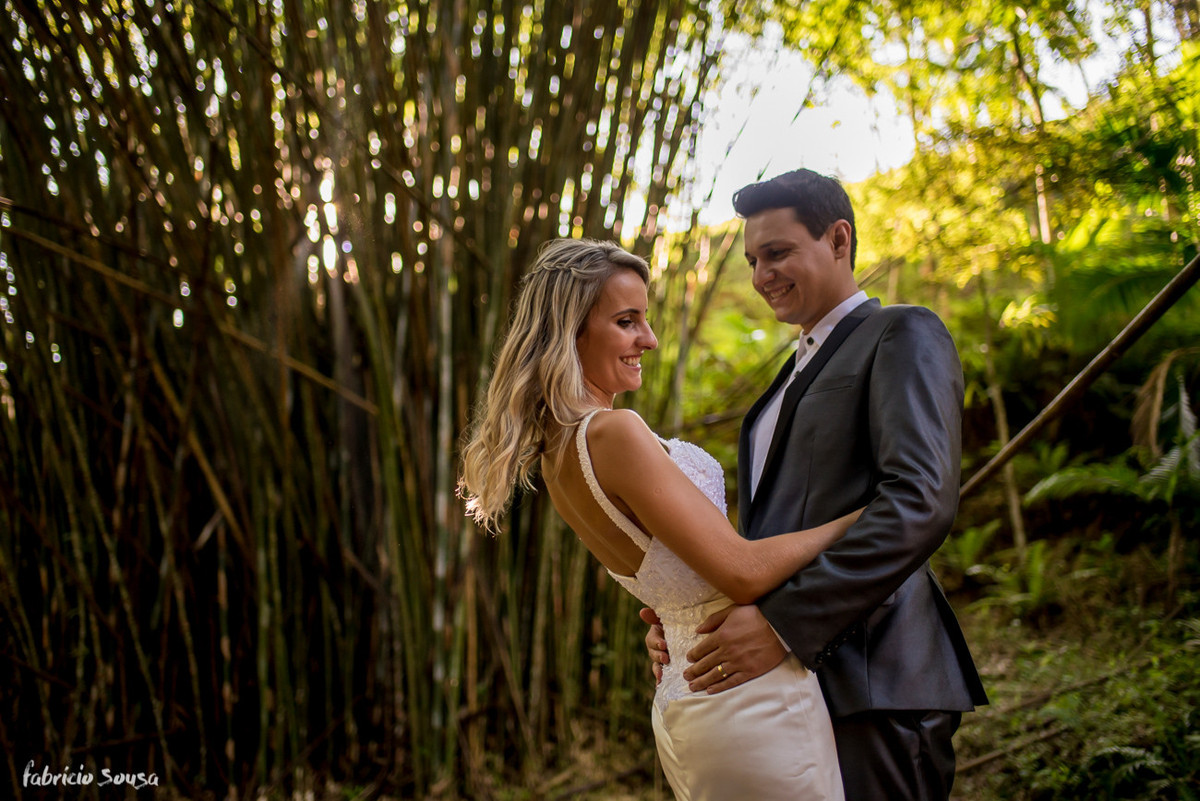 pós-casamento Helen e Jander - São João Batista/SC - trash the dress no bambuzal