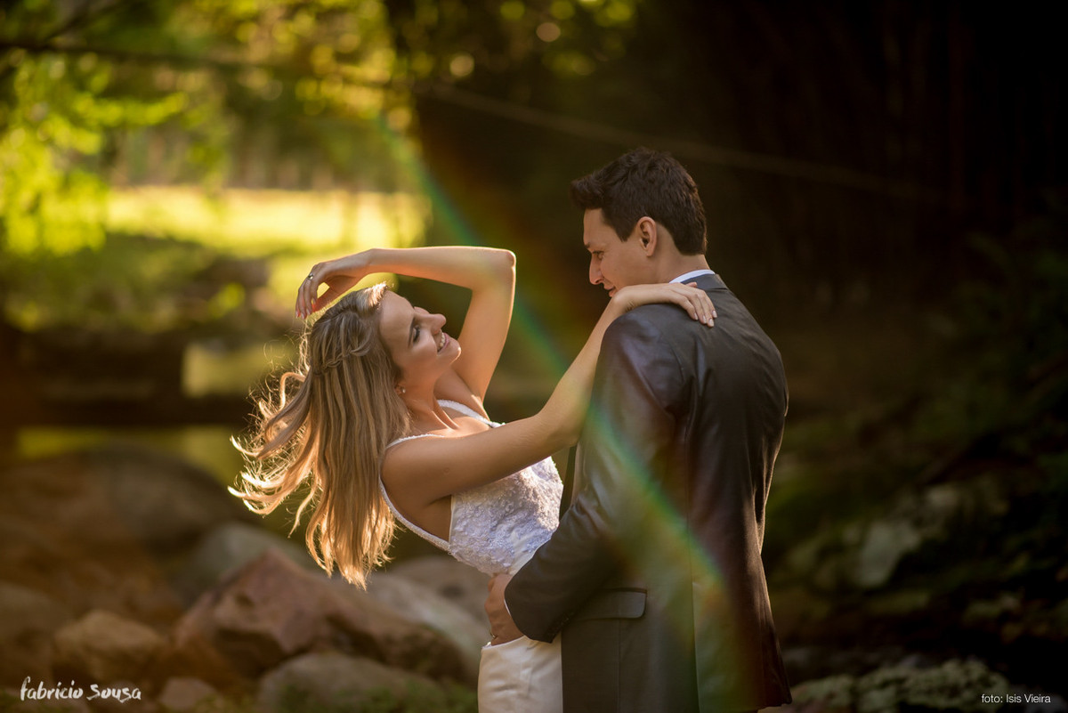 contraluz com flare em ensaio pós-casamento trash