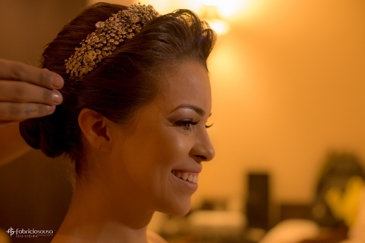 noiva sorridente no making of