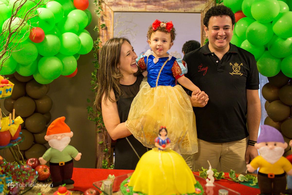 Família reunida para cantar os parabéns