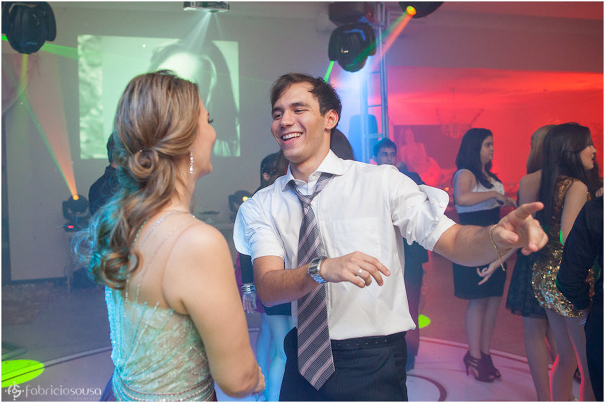 Amigos, familiares e convidados curtindo a festa