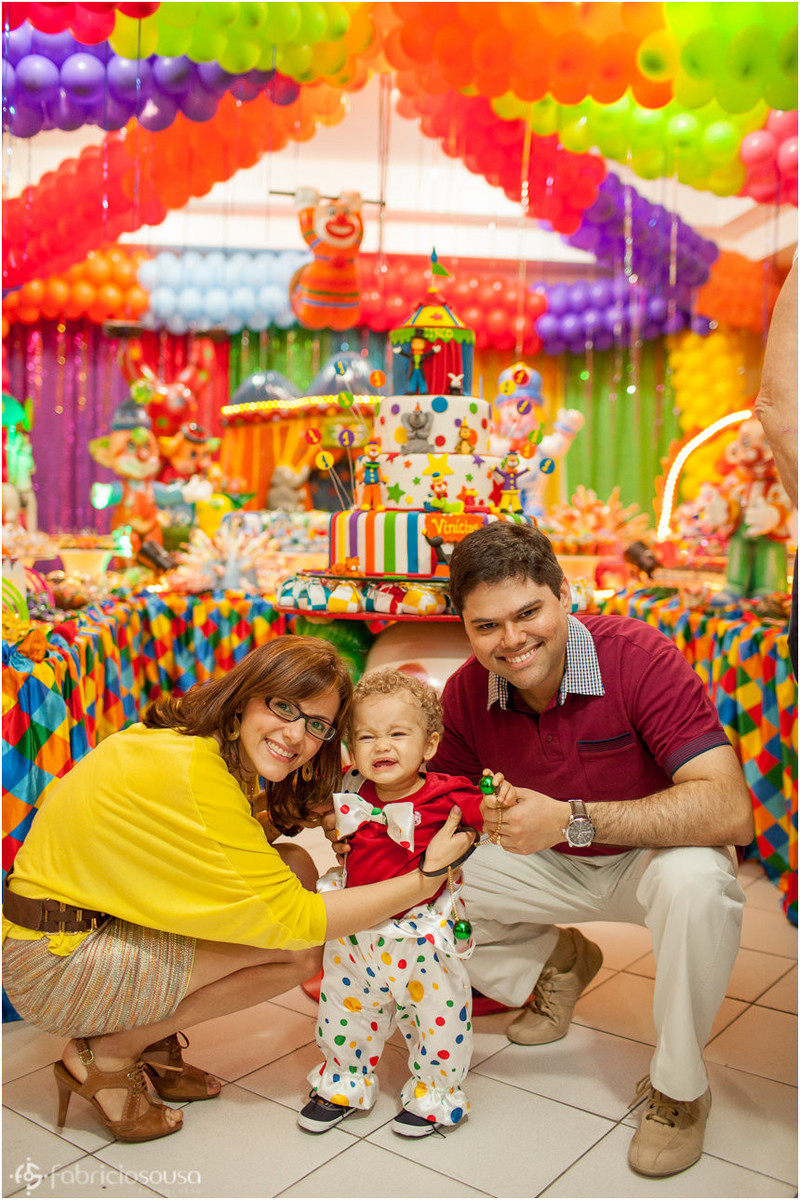 bebe de 1 ano em seu aniversário