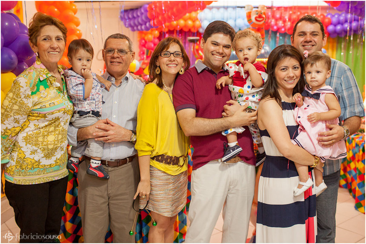 retrato de família no aniversário infantil