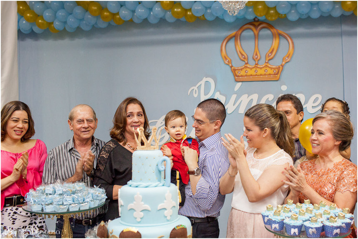 hora de cantar o parabéns com a família toda
