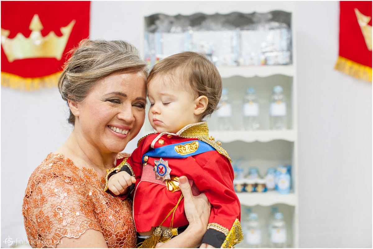 vovó no primeiro aniversário do neto