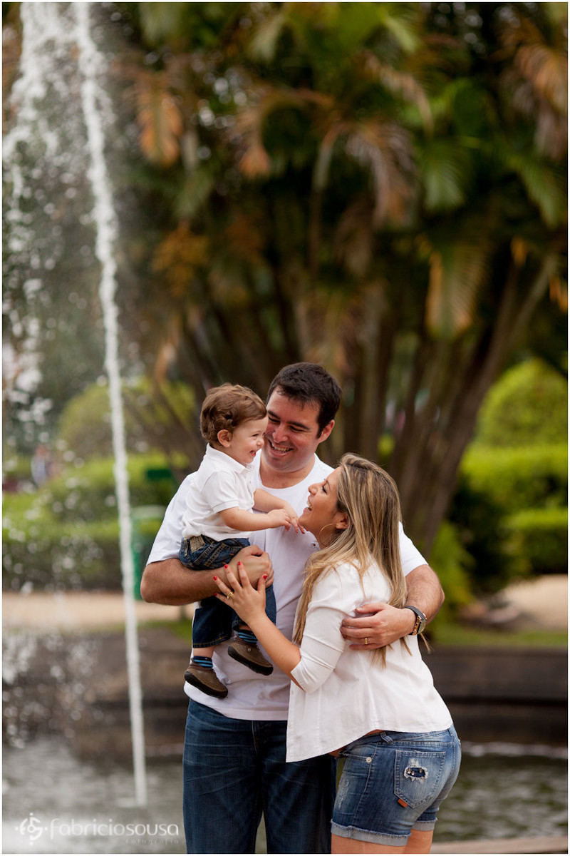 Família grávida feliz