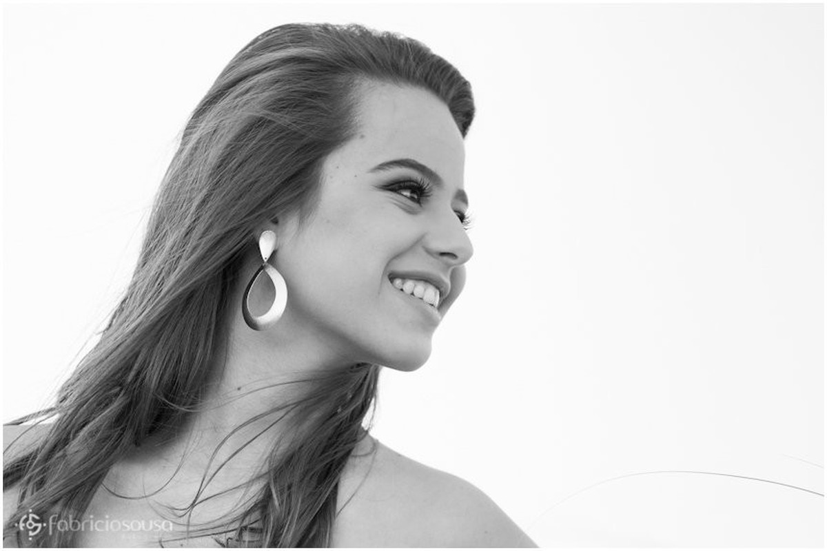 Detalhe da menina mulher em black and white