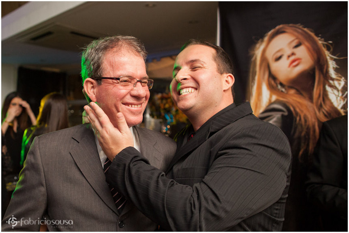 Parentes sorrindo pra foto