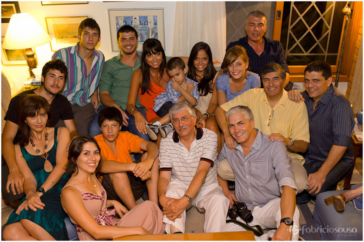 família toda reunida para retrato