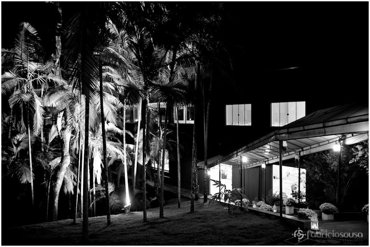Área externa arborizada do Hotel Quinta Bica Dagua