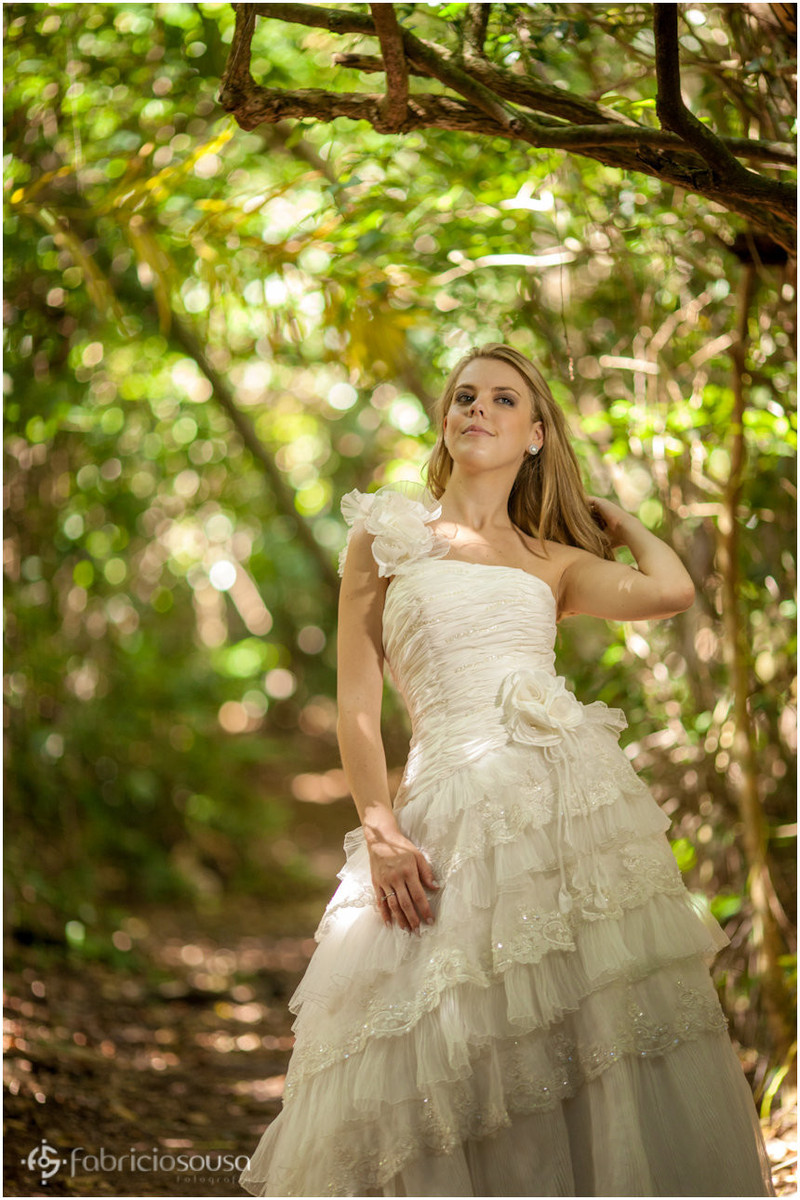 Luana linda na trilha de vestido de noiva